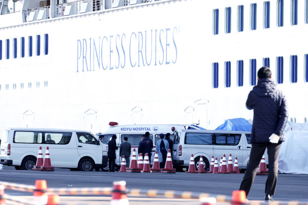 Драма на крузеру са Србима: Најмање 100 особа на броду Diamond Princess има грозницу